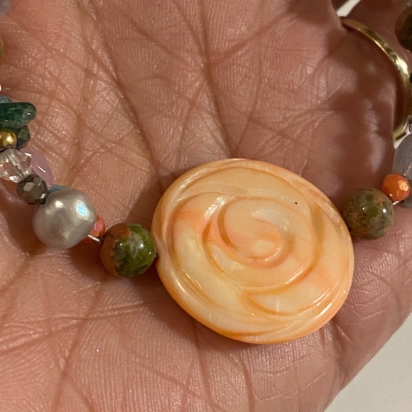 Colorful Hand made Beaded Bracelets Set with quartz and shell and bee charm - Picture 10 of 12